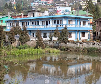 https://imgcld.yatra.com/ytimages/image/upload/t_hotel_yatra_city_desktop/v1436812682/Domestic Hotels/Hotels_Mirik/Hotel Blue Lagoon/Overview.jpg